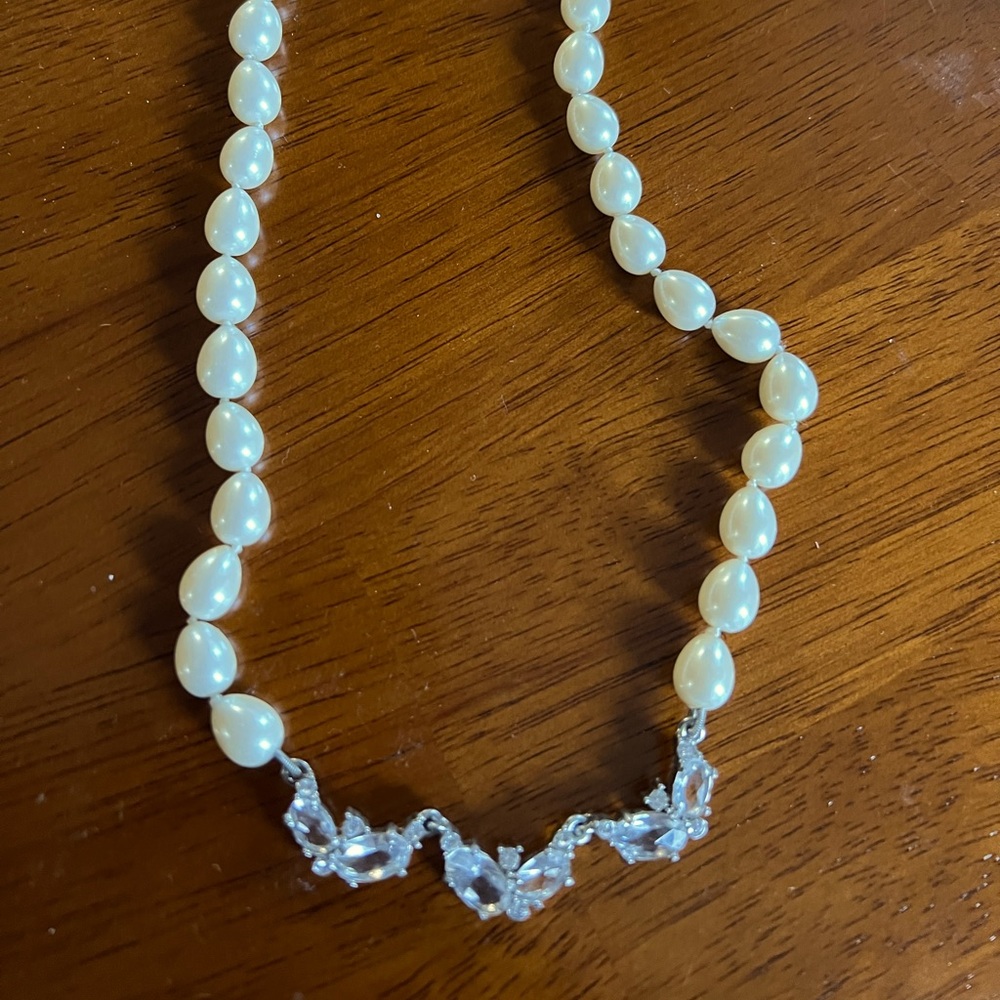 Rhinestone pearl necklace